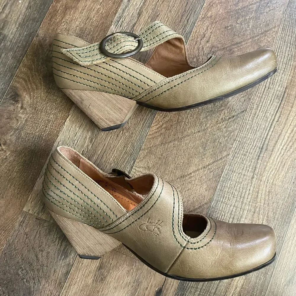 John Fluevog Maryjane Heels Gray Beige Retro Buckle Square Toe Block Heel Wooden - Picture 5 of 13